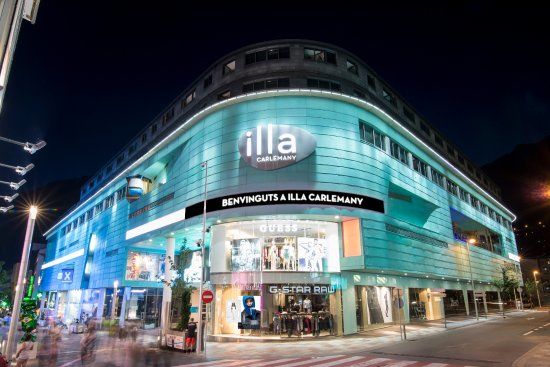 Illa Carlemany Shopping Center